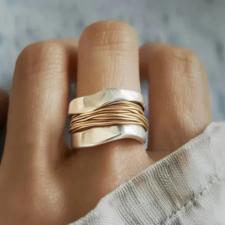 Bague Argentée à Fil Doré