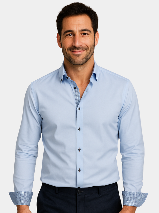 CHEMISE ÉLÉGANTE LÉGÈRE AVEC DÉTAILS CONTRASTÉS
